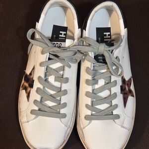 White Women’s Low-Top Sneakers with Leopard Star Accent